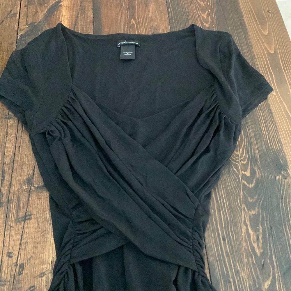 Moda International adorable top!